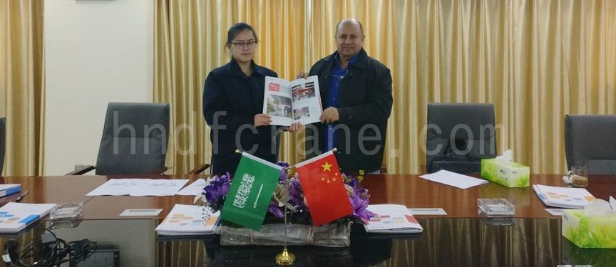 আমাদের সভা কক্ষে প্রযুক্তিগত আলোচনা