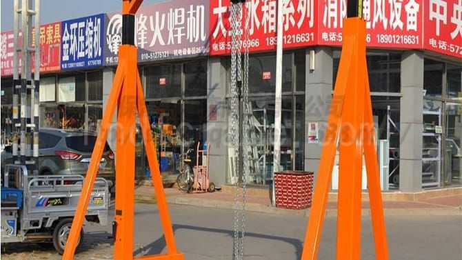 Adjustable mini gantry crane 2