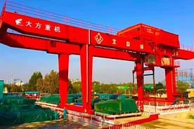Road and bridge gantry crane