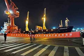 Die Produkte kommen am Hafen 582 346 an