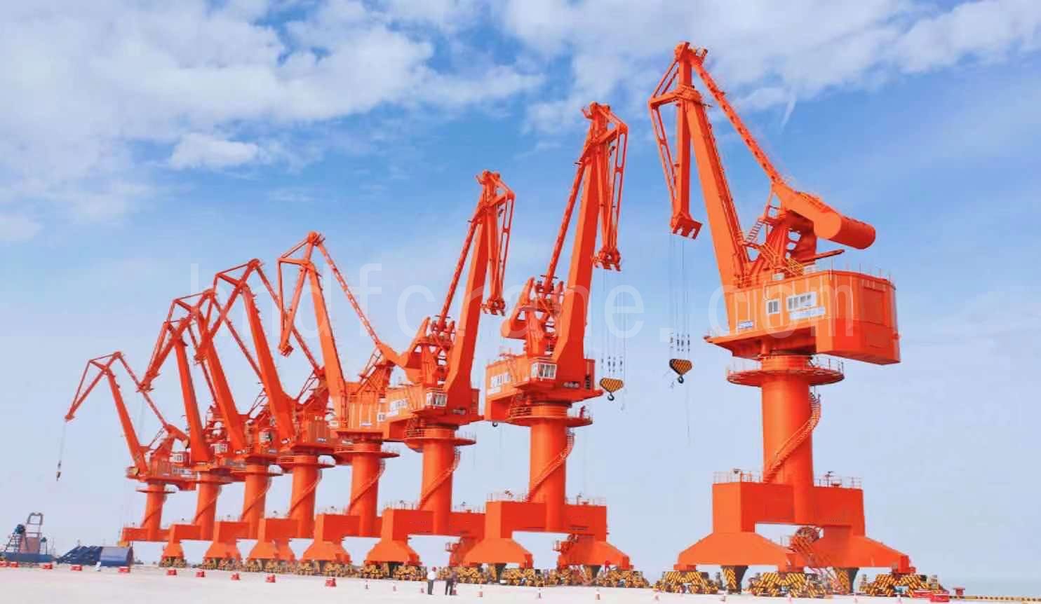 Four link portal harbour crane