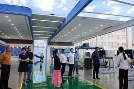 The New Energy Expert Delegation Visiting the Dafang Technology Experience Center 1