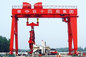 Gru a portale con scudo