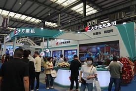 Crowds Gather at Dafang Cranes Expo Booth