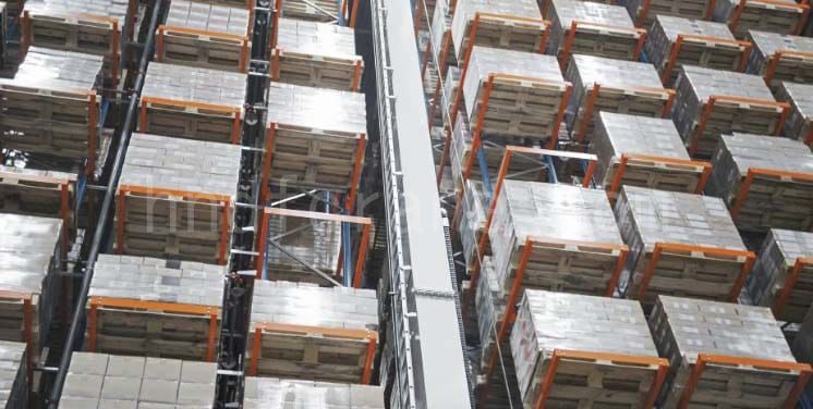 Stacker cranes for pallets