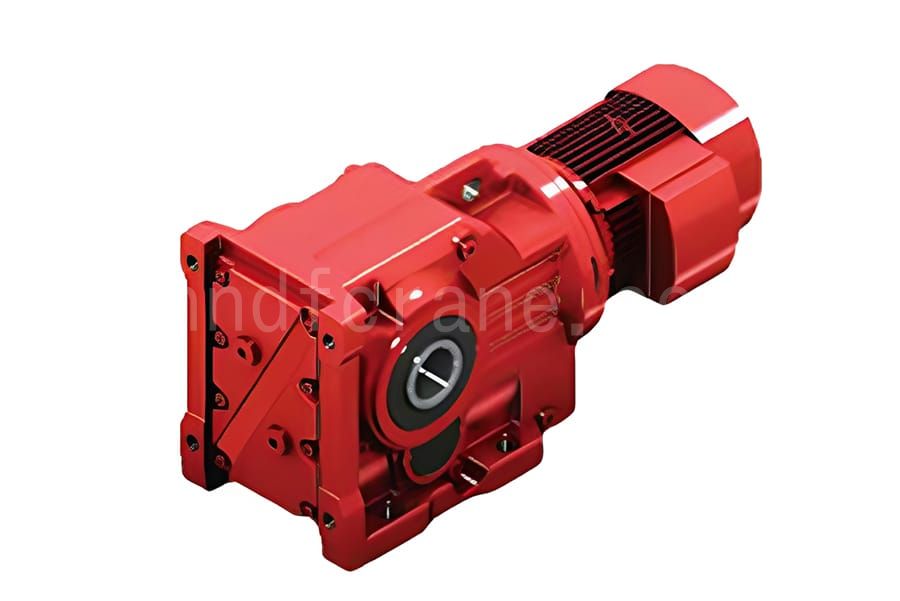Tatu katika Gear Moja Motor 1