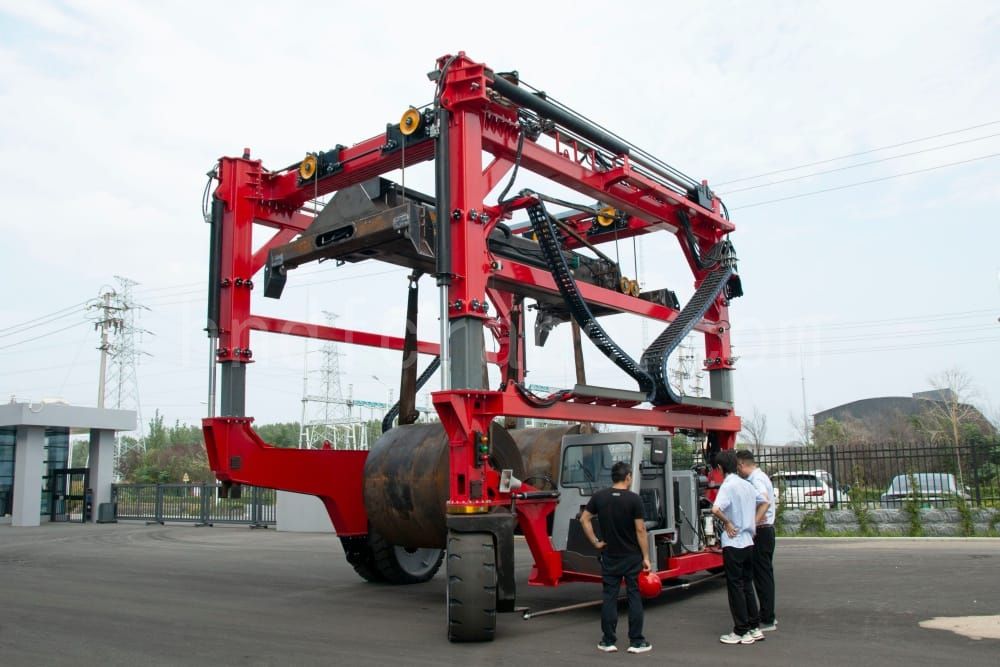 Diesel Straddle Carrier1