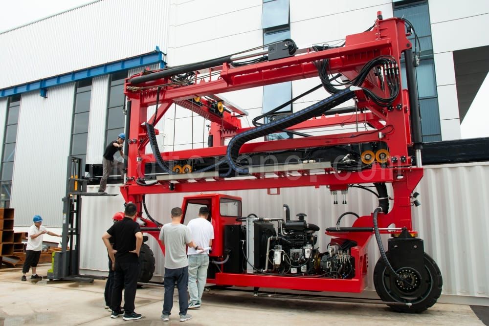 Diesel Straddle Carrier2