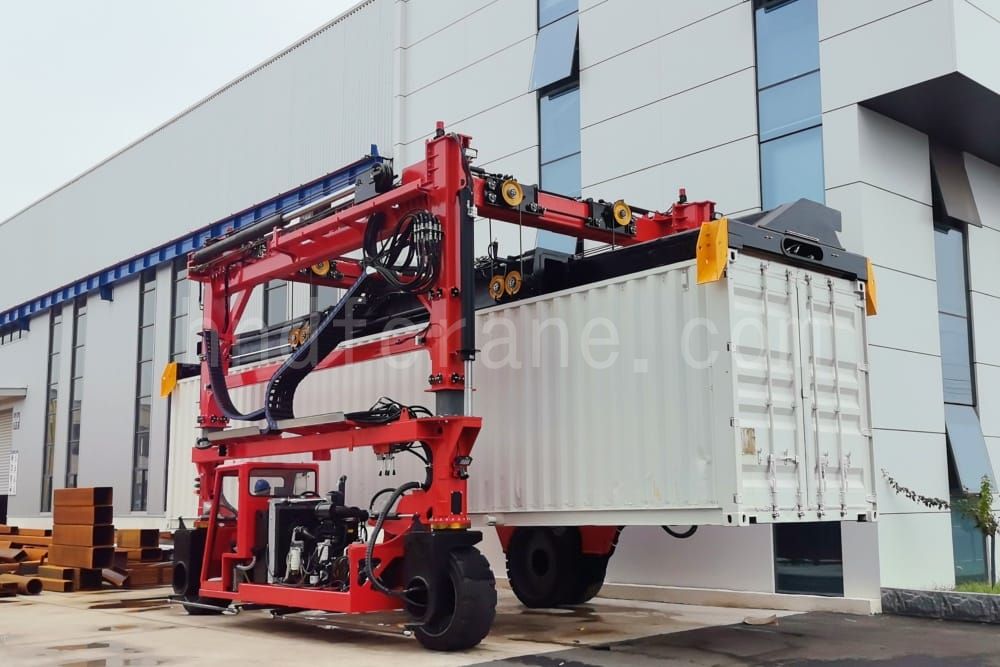 Diesel Straddle Carrier5