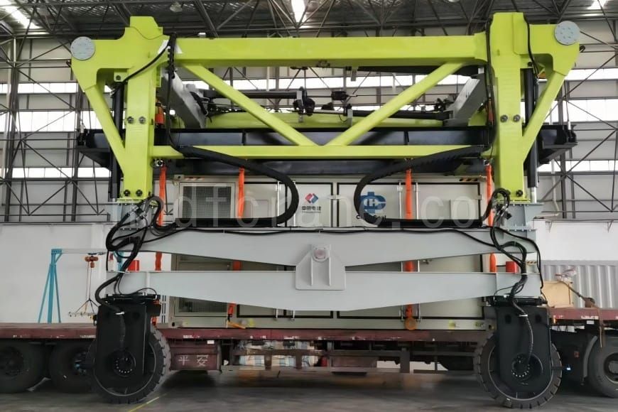 Electric Straddle Carrier 1