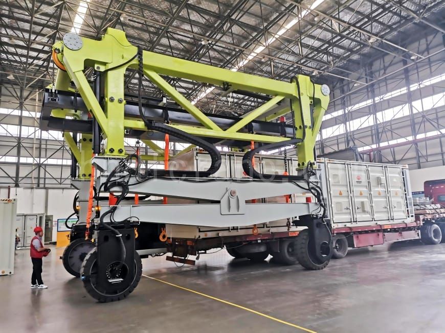 Electric Straddle Carrier6