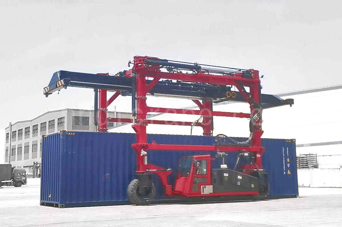 straddle carriers
