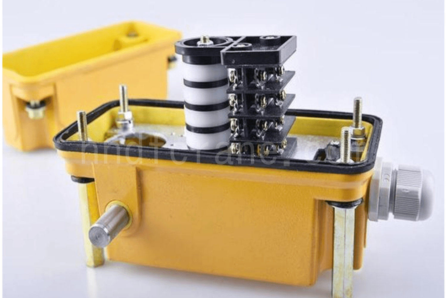 Internal cams and switches in a transmission-type height limiter